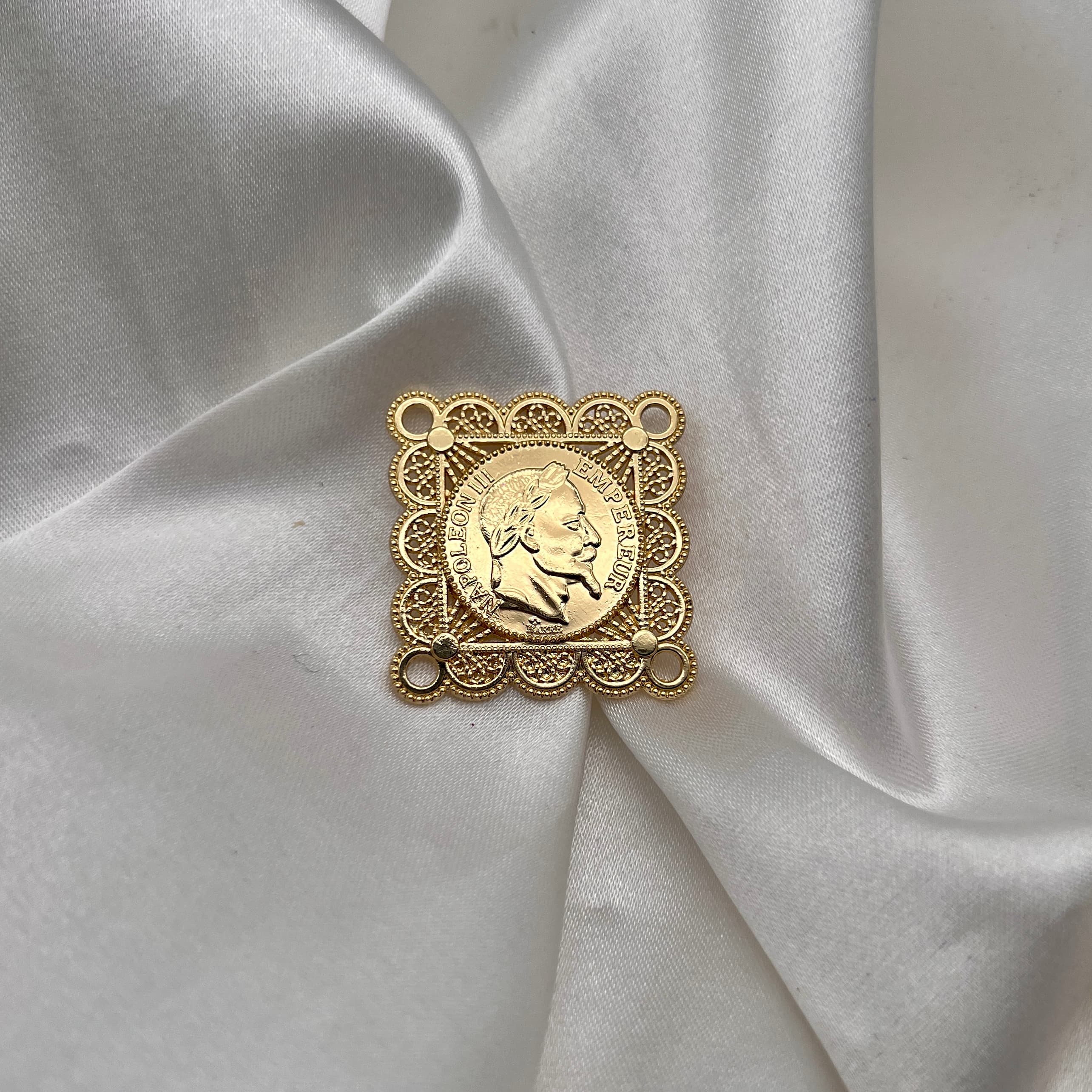 Louiza Plaque Or quatre anneaux carré inoxydable
