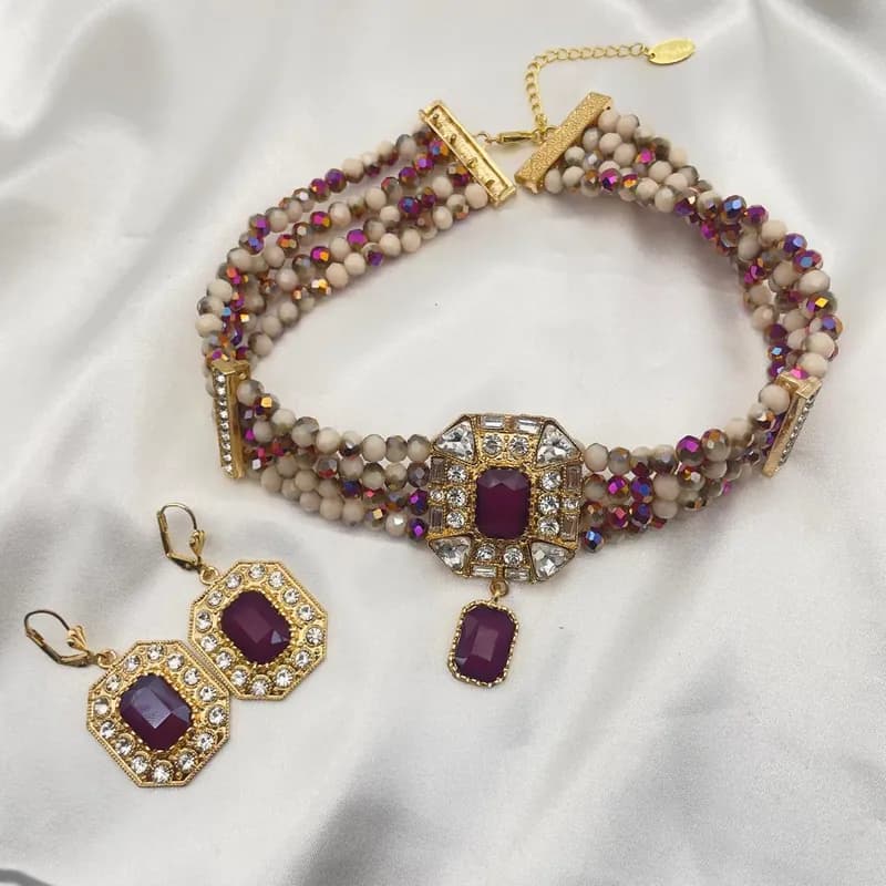 ras de cou avec le boucle - 1